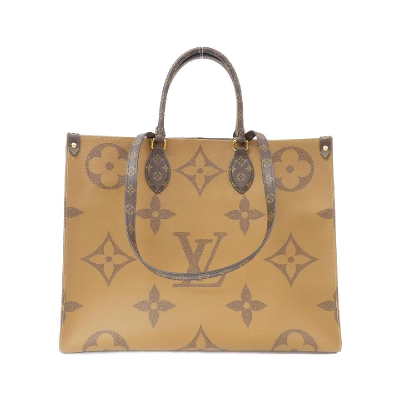 Ladies Louis Vuitton Capucines bags with a detachable shoulder strapLouis Vuitton Giant On The Go Gm