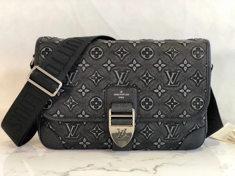 Louis Vuitton crossbody bags with a woven leather strap for textureBoldCollect - LOUIS VUITTON Bags - 917