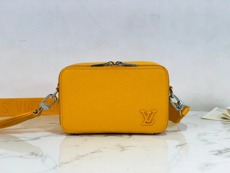 Ladies Louis Vuitton Capucines bags with gold - toned hardwareBoldCollect - LOUIS VUITTON Bags - 924