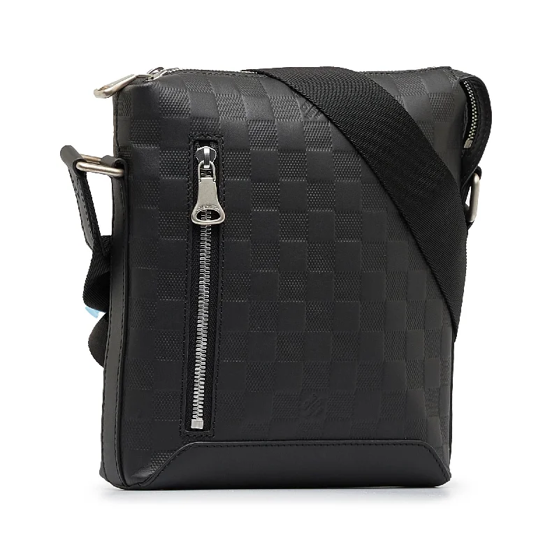 Medium - sized Louis Vuitton tote bags for work and shoppingLouis Vuitton Damier Infini Discovery Messenger BB (HL37d7)