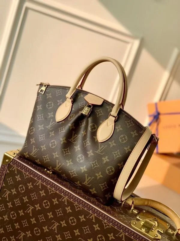 Louis Vuitton bags with a chain - link trim and a leather body for a modern edgeBoldCollect - LOUIS VUITTON BAGS - 885