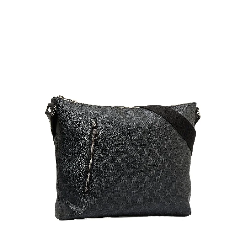 Louis Vuitton handbags with a patent - leather finish for a shiny lookLouis Vuitton Damier Graphite Mick MM (k009tb)