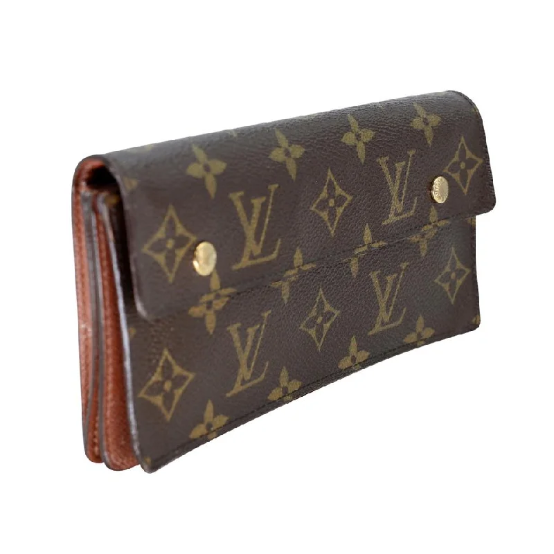 Ladies Louis Vuitton Petite Malle bags with a star - shaped charm for cutenessLouis Vuitton GM Accordion Moto Long Unisex Wallet LV-1202P-0002