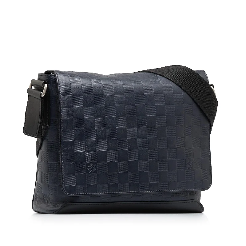 Louis Vuitton bags with a front - flap pocket for quick - access itemsLouis Vuitton Damier Infini District PM (2D2kbT)