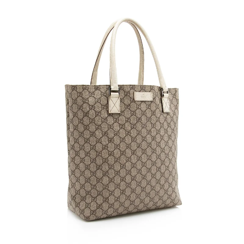 Women Gucci bags with a chain - link trim and a leather bodyGucci GG Supreme Medium Shopping Tote (22936)