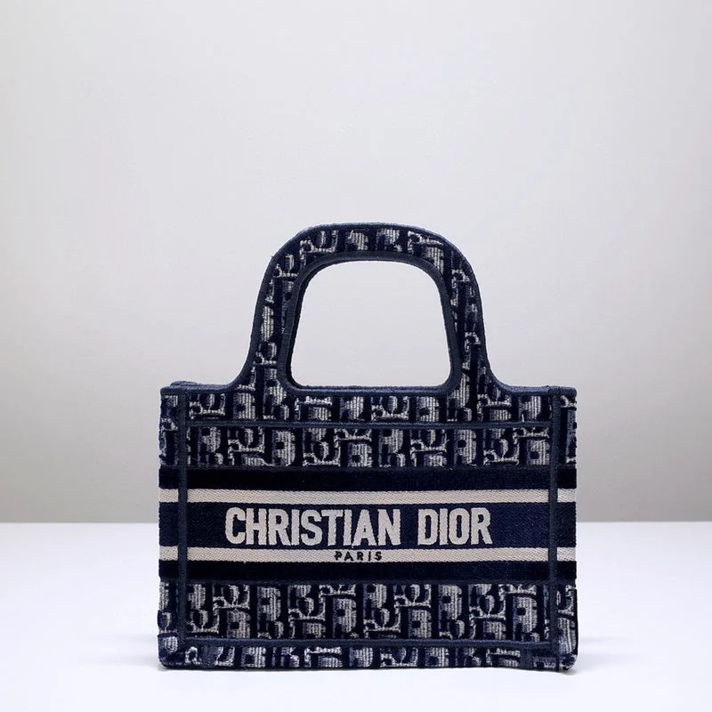 Christian Dior crossbody bags with a front - flap pocket for easy accessChristian Dior Bags - 5236