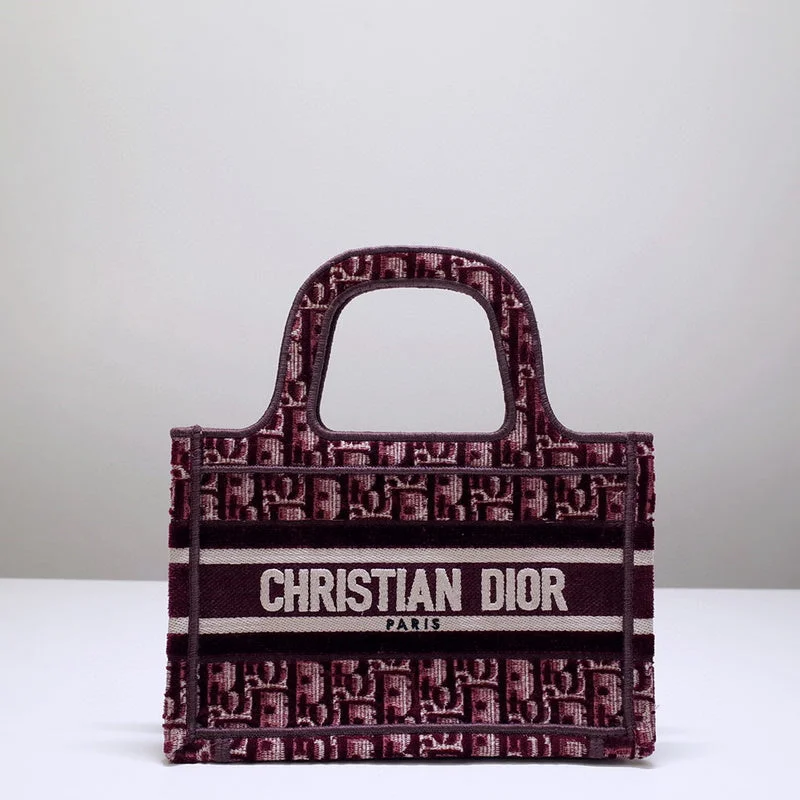 Christian Dior Saddle bags with a patent leather finish for a shiny lookChristian Dior Bags - 5238