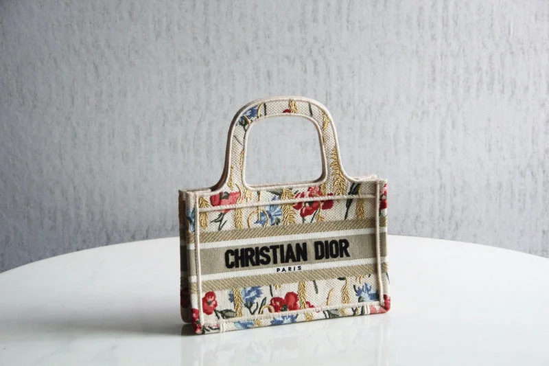 Stylish Christian Dior shoulder bags with a tassel - adorned zipperChristian Dior Bags - 5259