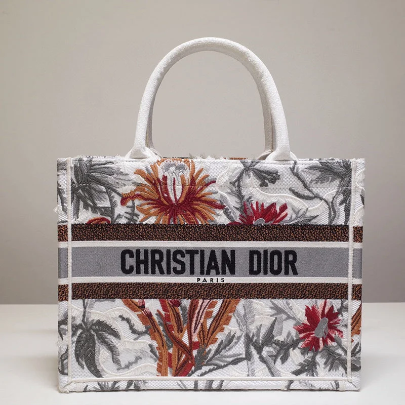 Christian Dior handbags with a back - pocket for quick storageChristian Dior Bags - 5288