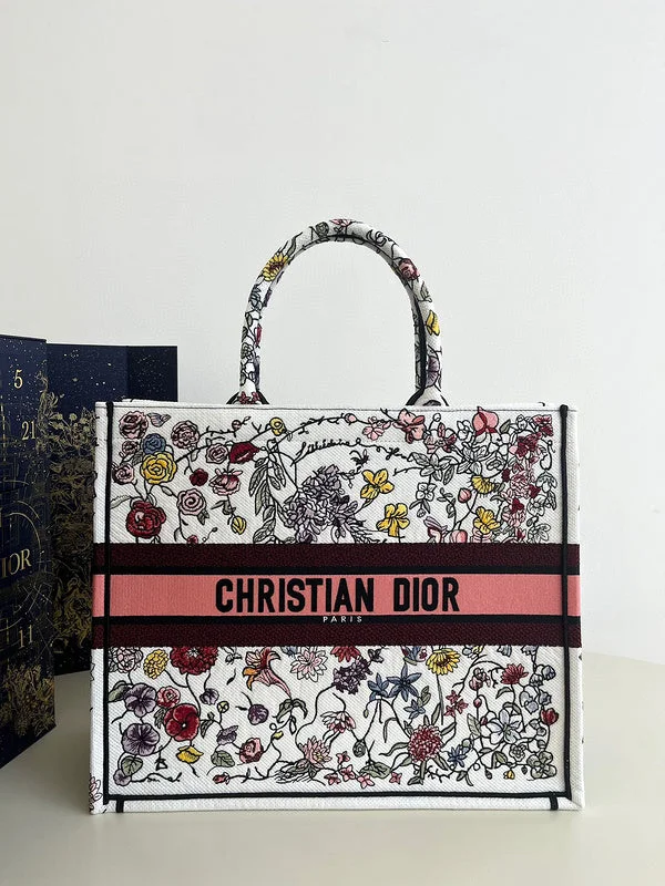 Fashion - forward Christian Dior tote bags for the modern womanChristian Dior Bags - 552