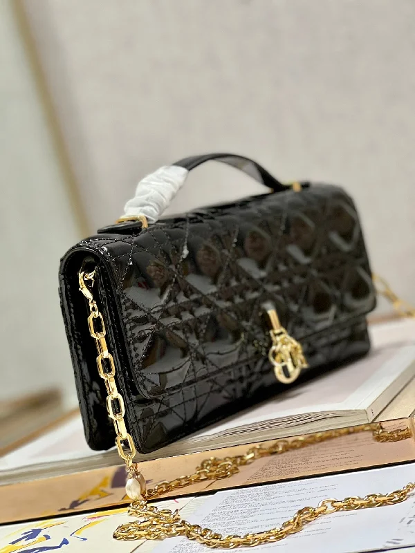 Trendsetting Christian Dior crossbody bags with a colorful strapChristian Dior - Luxury Bags  222