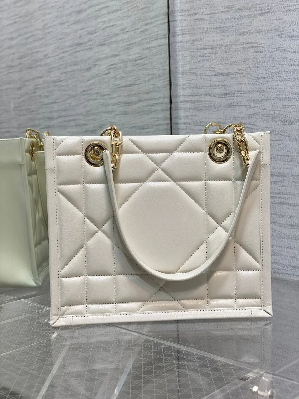 Luxury Christian Dior crossbody bags with a chain - link strapChristian Dior - Luxury Bags  273