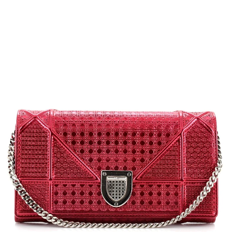 Christian Dior handbags with a removable shoulder strap for versatilityDiorama Croisiere Chain Wallet Cannage Embossed Calfskin